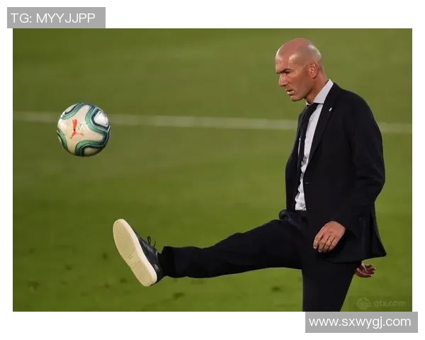 逆境中的足球明星：如何在困境中重塑自我与荣耀